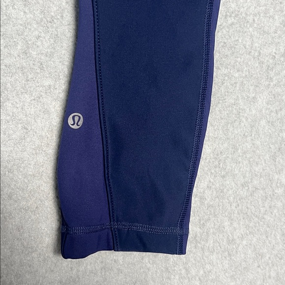 Lululemon Womens Blue Cropped Leggings with back Zipper Pocket size 4 - Picture 5 of 7